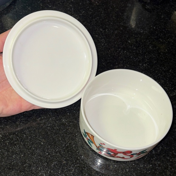 Mikasa Vintage Jubilation Porcelain Round Box 1980s Christmas Trinket Dish - Picture 3 of 7